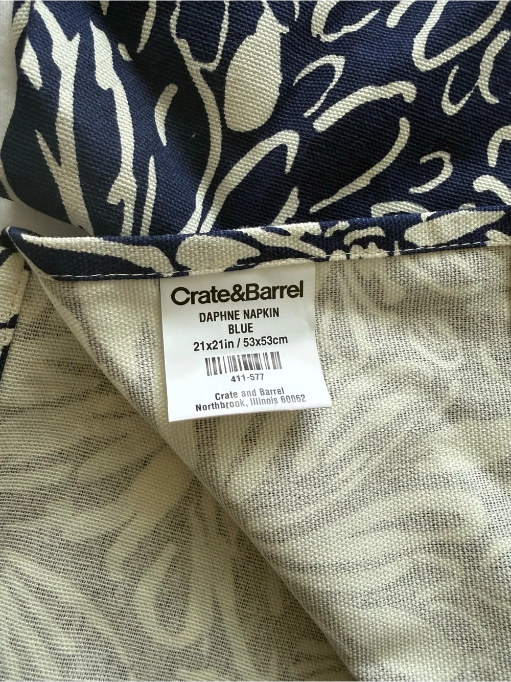 Crate & Barrel Blue and White Daphne Napkin. Set of 4.